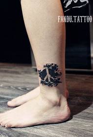 Els tatuatges comparteixen tatuatges de tines de cama i tinta anti-guerra
