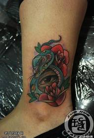 Noga barva bog oko kača rose tattoo vzorec