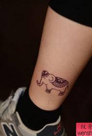 Montre Tattoo, rekòmande yon tatoo elefan desen ki pi ba cheviy