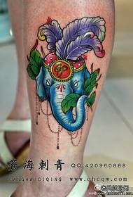 Девушка ноги красивая тенденция слон татуировки