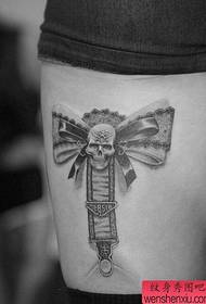 紋身推薦女人的腿骷髏蝴蝶結紋身刺青作品