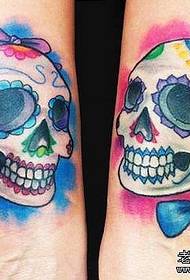 Pattern ng tattoo ng skull na kulay ng ilang