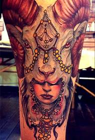Il miglior tatuaggio ti porta a raccomandare un tatuaggio antilope di colore creativo per le gambe