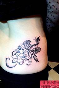 Modello di tatuaggio arco piuttosto popolare per le gambe delle ragazze