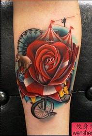 Tattoo show, anbefaler en farge europeisk og amerikansk rose tatovering fungerer