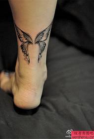 Работа татуировки бабочки тотема ноги женщины