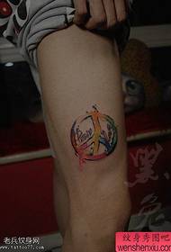 Слика ногу у боји прскања анти-ратног логотипа слике