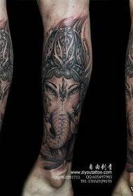 脚に人気のある古典的な黒と白の象のタトゥーパターン