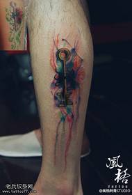 Bacak rengi sıçrama mürekkep anahtar dövme dövme tarafından çalışır
