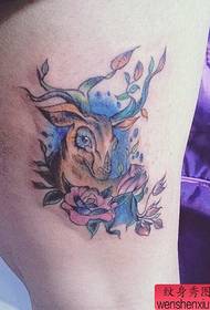 Spektaklo por tatuoj, rekomendu krudan koloron antilope roza tatuado