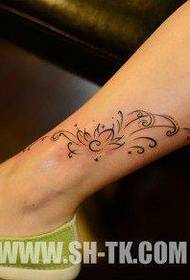 Noge za djevojke izgledaju dobro uzorak tetovaža totem lotosa