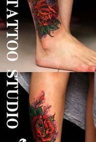 Naujas mokyklos rožių tatuiruotės modelis, populiarus kojose