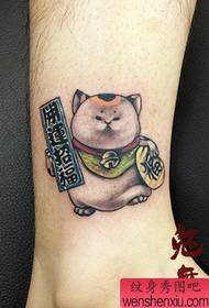 Láb aranyos pufók intett a macska tetoválás mintát