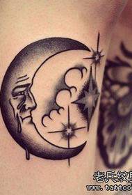 Spectacol de tatuaje, recomandă un tatuaj de lună