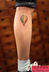 Modello di tatuaggio palloncino colorato gamba