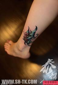 Modello di tatuaggio farfalla di colore carino gambe di donna
