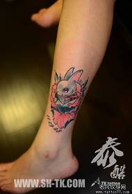 Татуировка для девочек с узором в виде милого зайчика
