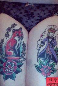 Padrão de tatuagem de raposa colorida de pernas de mulher