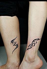 modeli i tatuazhit të çiftit të këmbëve totem