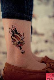 ერთი ფეხი bunny ყურები მშვილდი tattoo ნიმუში