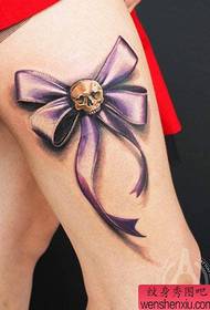 纹身秀图吧推荐一幅女人腿部彩色蝴蝶结纹身图案