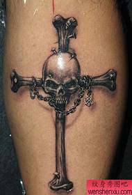 Spettacolo di tatuaggi, consiglia una croce per le gambe, tatuaggi