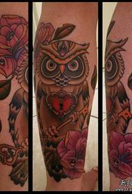 Leg schéin klassesch al Schoul Owl Tattoo Muster