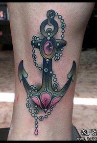 Travail de tatouage d'ancre de couleur de jambe