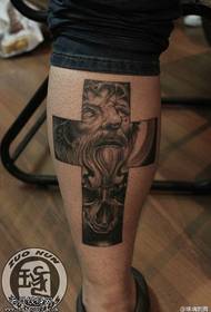 Tattûrên Leg Cross Jesussa ji hêla salona tatuşê têne parve kirin