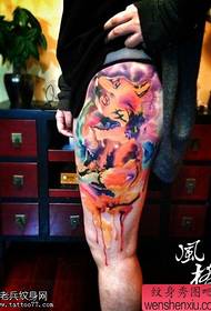 Naisten jalat Fox-tatuoinnit tatuoinnilla