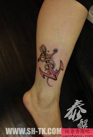 Miyendo ya anyamata yokongola tattoo