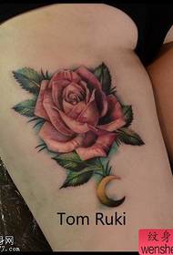 Tattooshow, advisearje in leg rose tatoet
