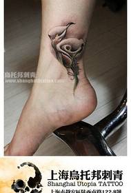 여자 다리를위한 아름다운 말굽 연꽃 문신 패턴