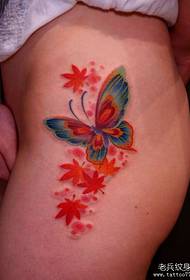Прекрасна боја шема на тетоважа од јавор од пеперутка