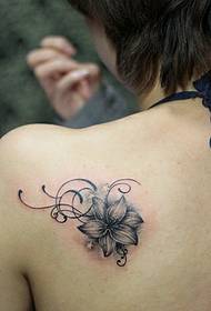 A azụ lily tattoo ụkpụrụ