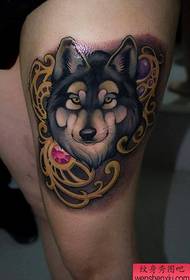 Modèle de tatouage de jambe chien