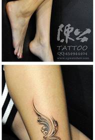 Gyönyörű szőlő tetoválás minta a lányok lába