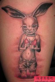 Тату-шоу, рекомендуємо роботу з татуюванням кролика на ногах