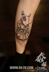 Ang leg ng fashion ng klasikong pattern ng tattoo ng bull terrier