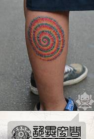男性腿的迷幻彩色圖騰紋身圖案