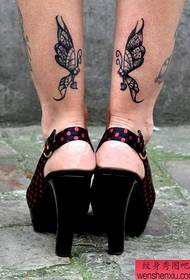 Femei picioare picioare tatuaj fluture