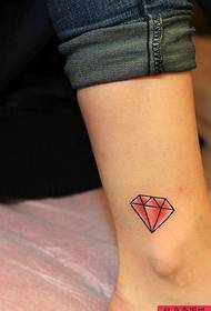 Manifestazione di tatuaggi, cunsigliate un picculu, frescu mudellu di tatuaggi di diamanti