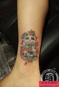 Patas de nena lindos patrón de tatuaxe de gato afortunado