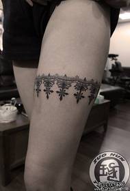 Modello di tatuaggio di pizzo sexy gambe glamour bellezza