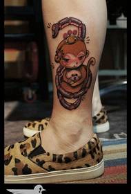 Travail de tatouage de serpent singe