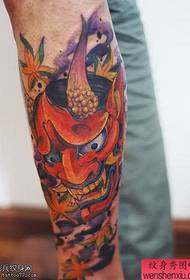 Spectacle de tatouage, partager une jambe, traditionnel, traditionnel, tatouage