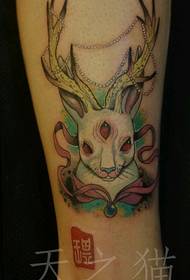 Meisjesbenen trend klassiek gewei konijn tattoo patroon