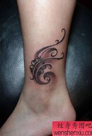 Spettaculu di tatuaggi, cunsigliate un tatuu di vigna di clover di quattru fogli