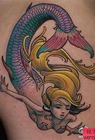 Tatuaggio con sirena sulle gambe
