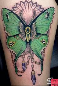 Pierna color mariposa tatuaje trabajo